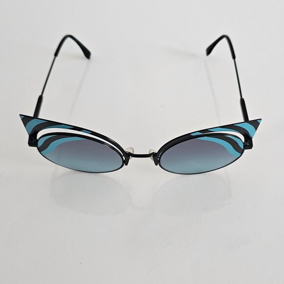 FENDI CAT EYE SUNGLASSES -NWOT! ๐๐๐ - Picture 4 of 14